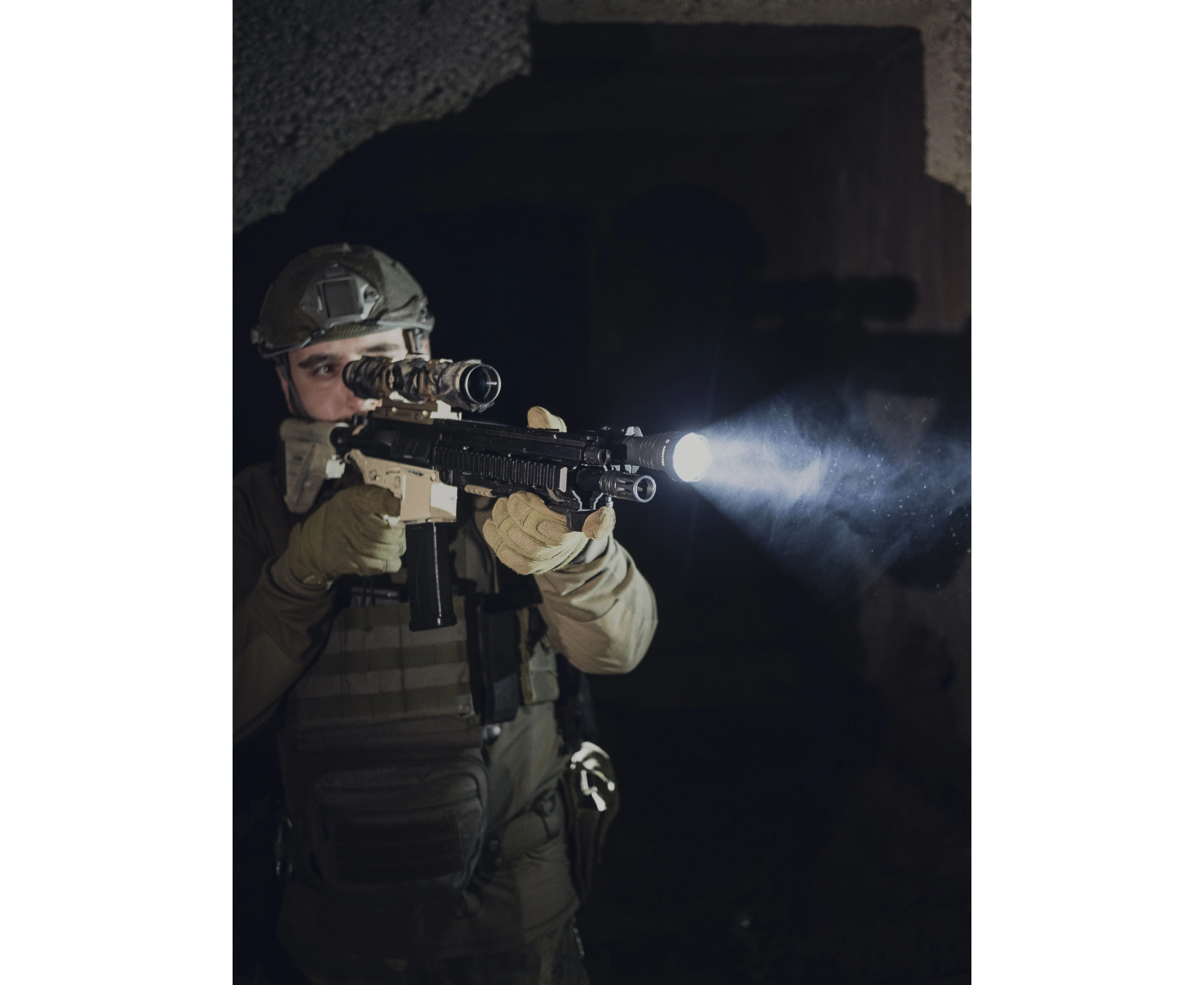 Фонарь ARMYTEK PREDATOR PRO Magnet USB XHP35.2 HI (белый свет)