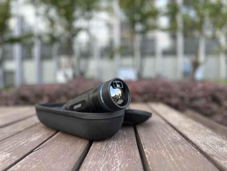 Бинокль Leica Ultravid 10X50 HD
