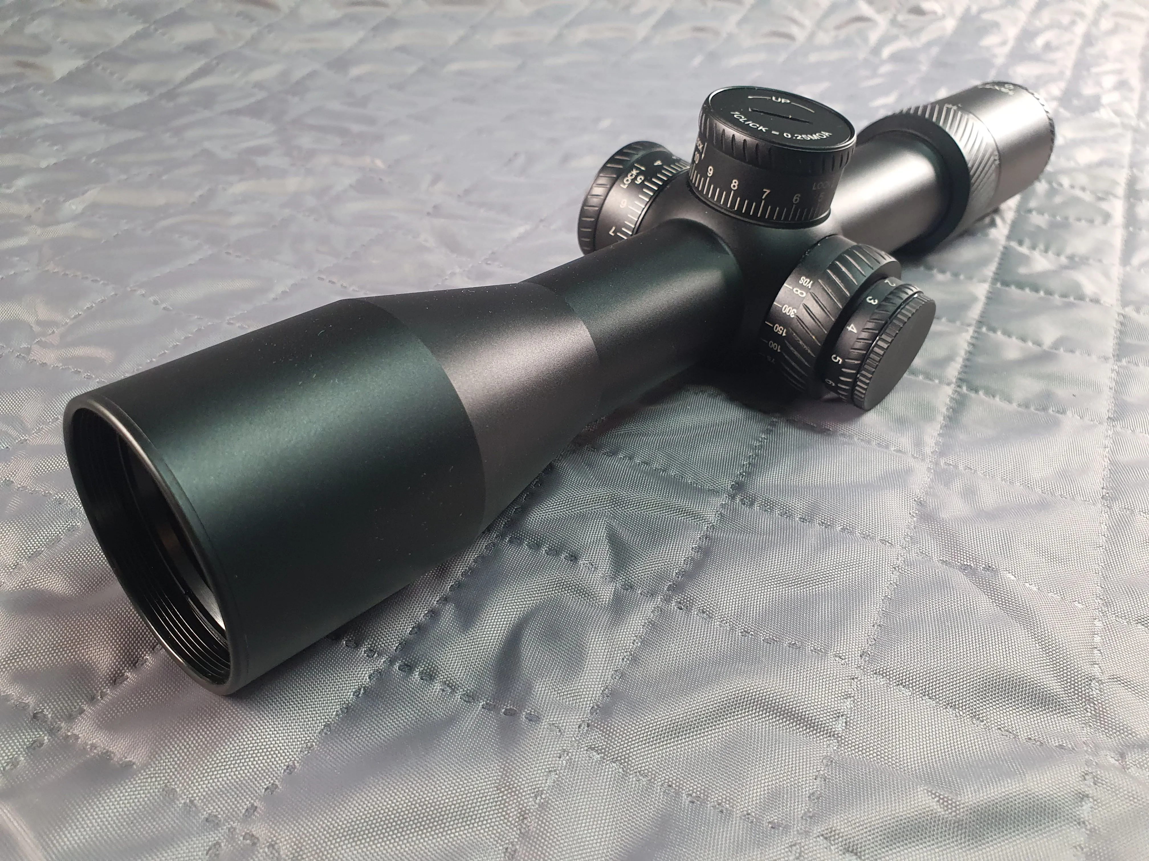 Оптический прицел 3-18X44FFP (Model B)