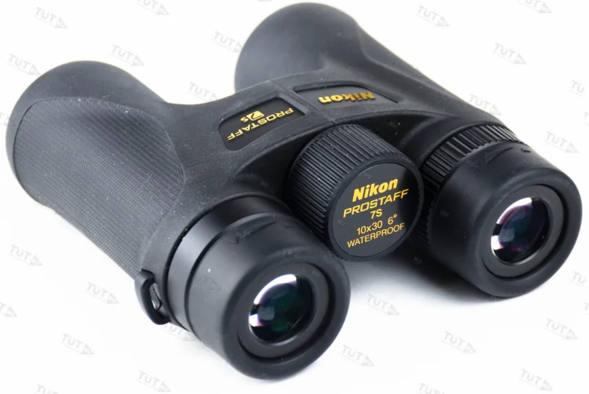 Бинокль Nikon Prostaff 7S 10x30