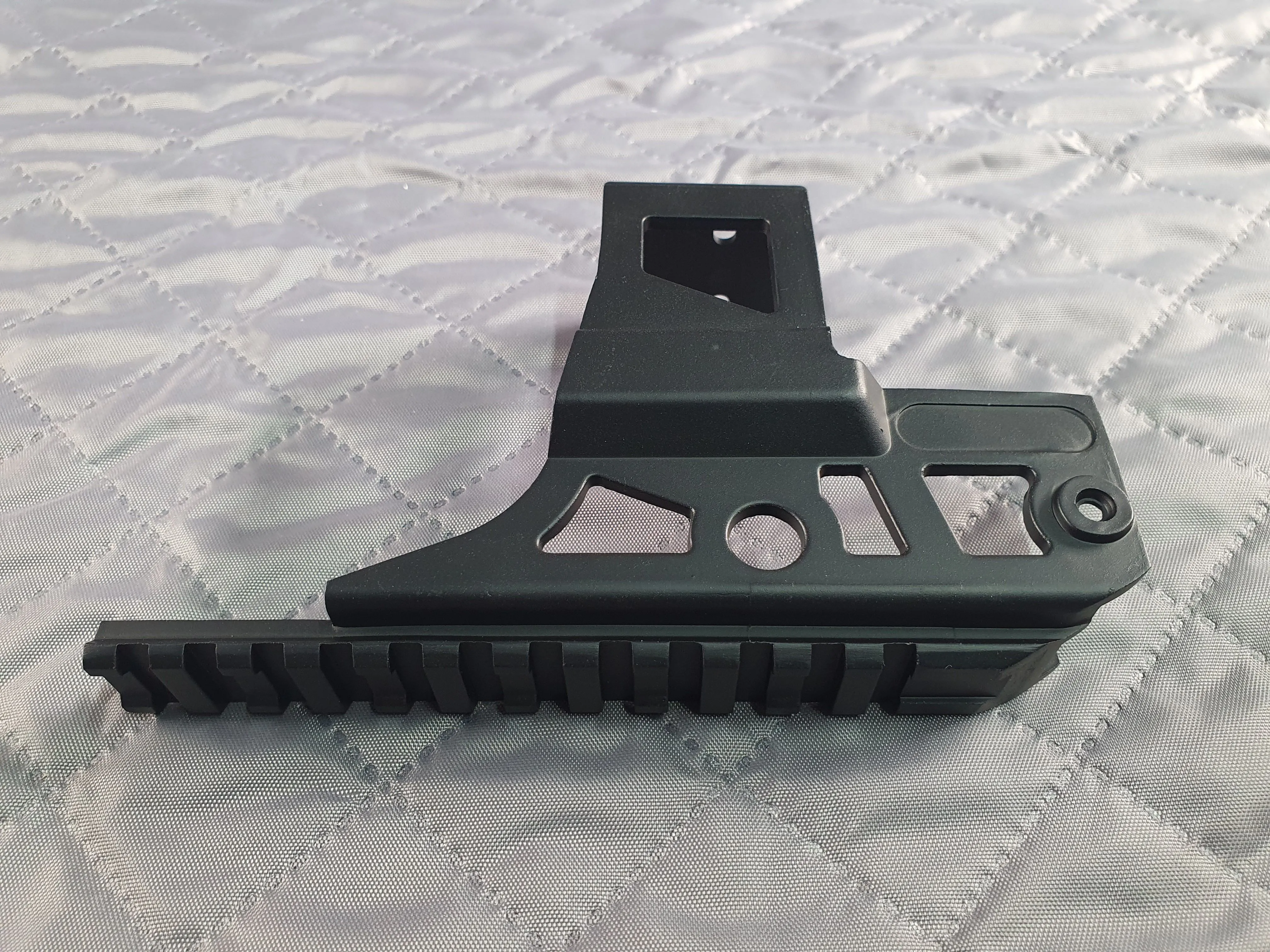 Кронштейн на ствольную коробку Focuhunter с верхней планкой Weaver на АК