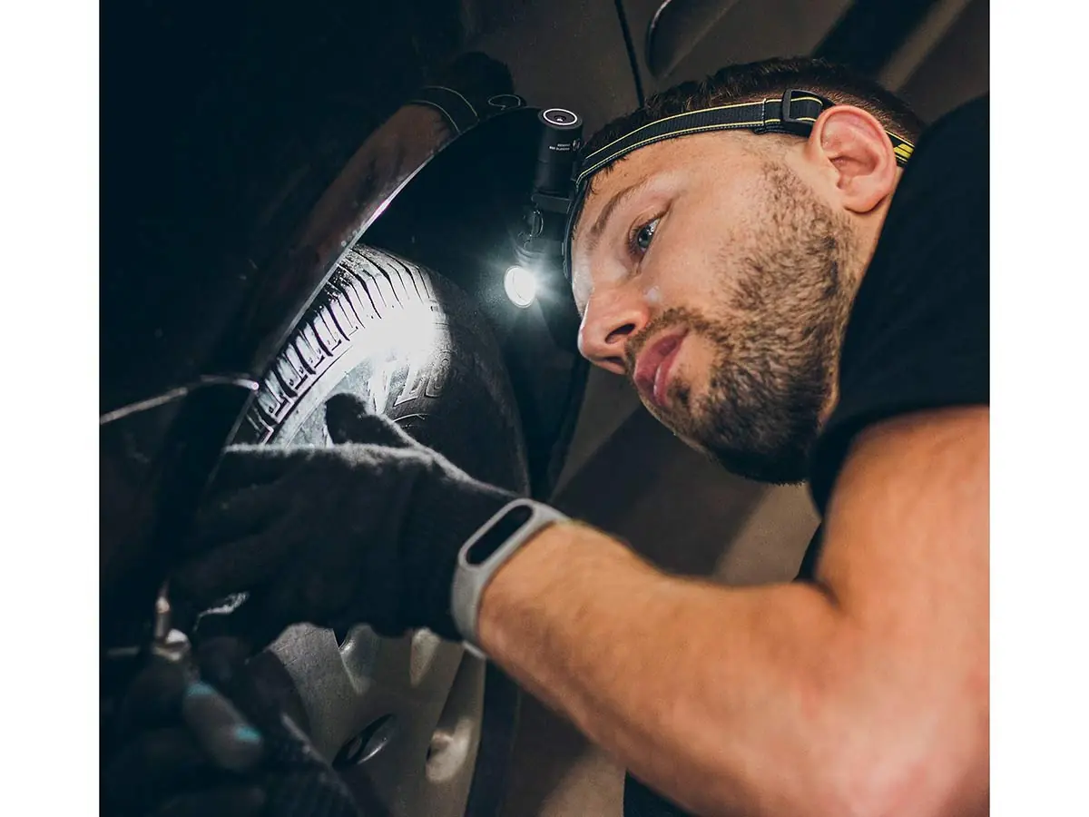 Фонарь ARMYTEK WIZARD C2 Pro Magnet USB XHP50.2 (теплый свет)