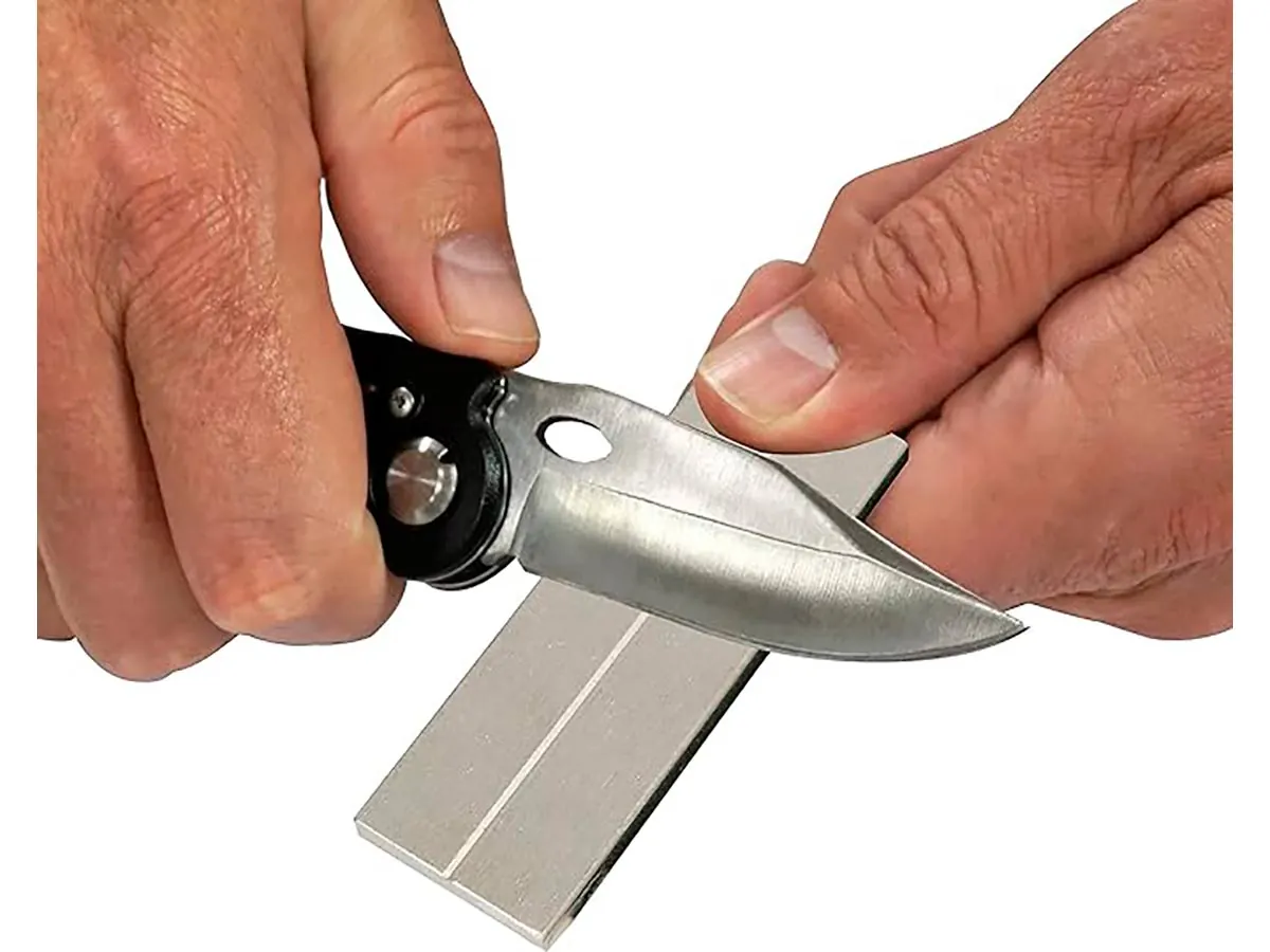 Камень точильный AccuSharp Diamond Pocket Stone (320/800) в чехле