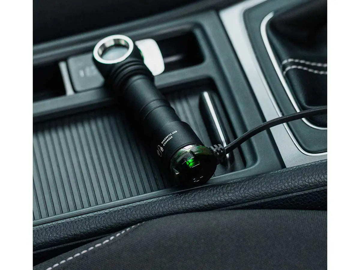 Фонарь ARMYTEK WIZARD C2 Pro Magnet USB XHP50.2 (теплый свет)