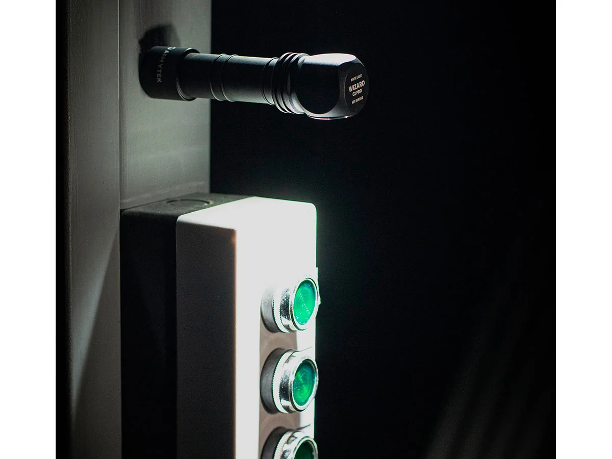 Фонарь ARMYTEK WIZARD C2 Pro Magnet USB XHP50.2 (теплый свет)
