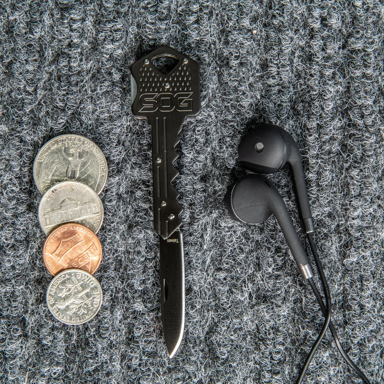 Брелок SOG ключ-нож чёрный