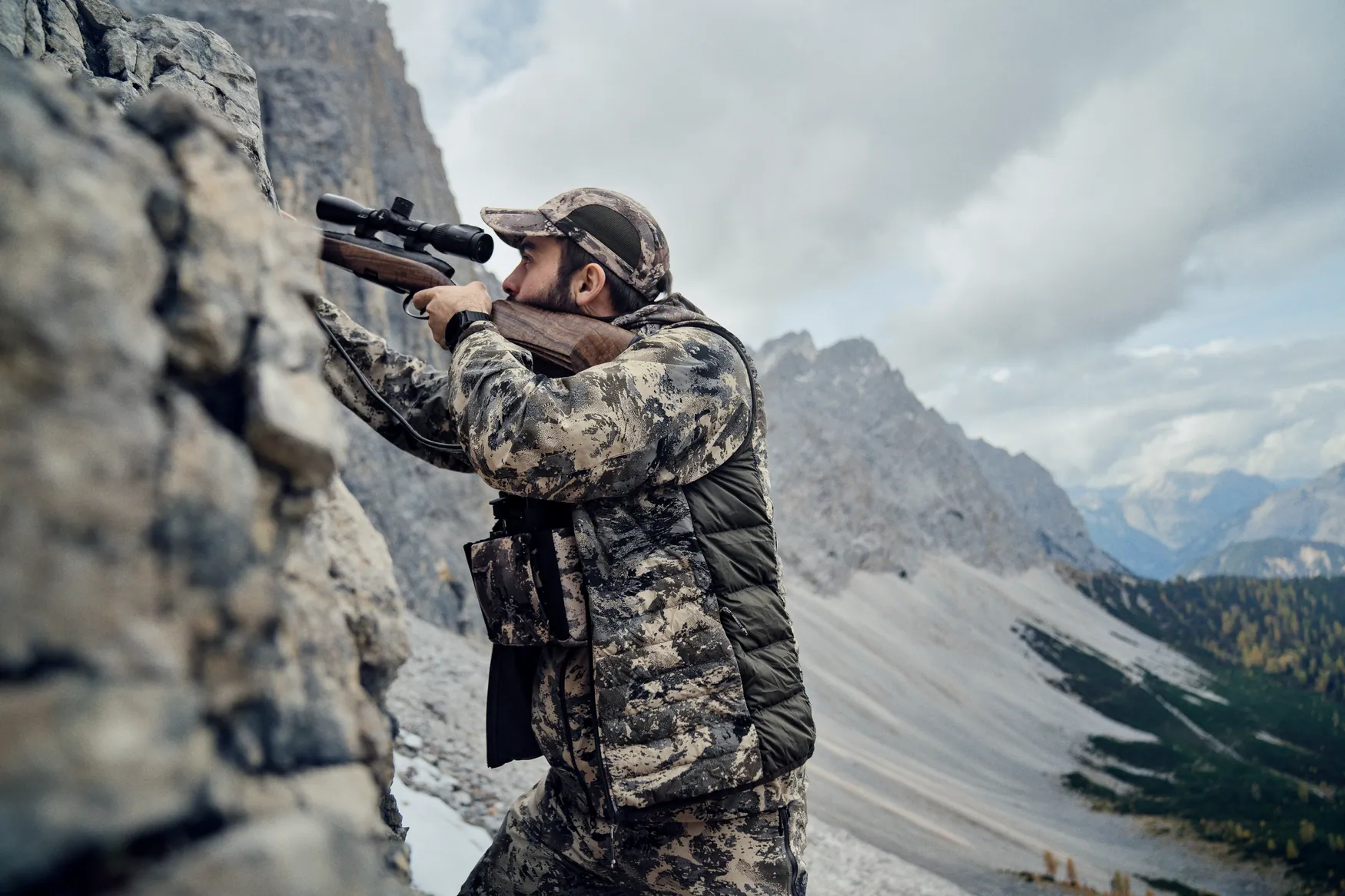 Жилет HARKILLA Mountain Hunter Expedition rev. Down Waistcoat