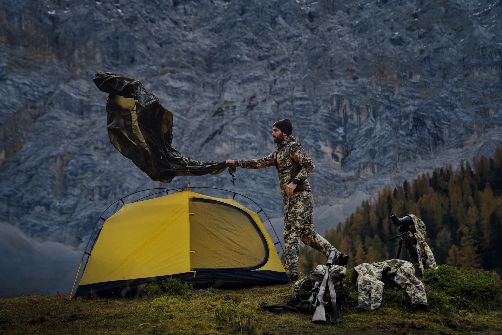 Жилет HARKILLA Mountain Hunter Expedition rev. Down Waistcoat